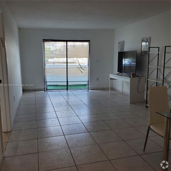 Building Photo - 4101 Indian Creek Dr Unit 205 Rental