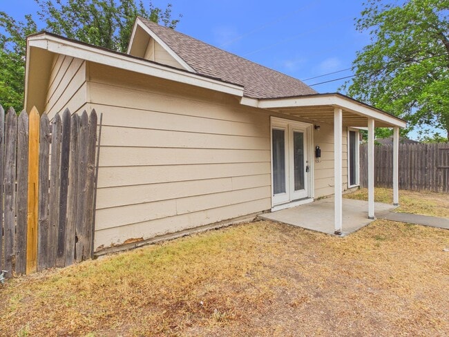 Photo - 2325 Bell St