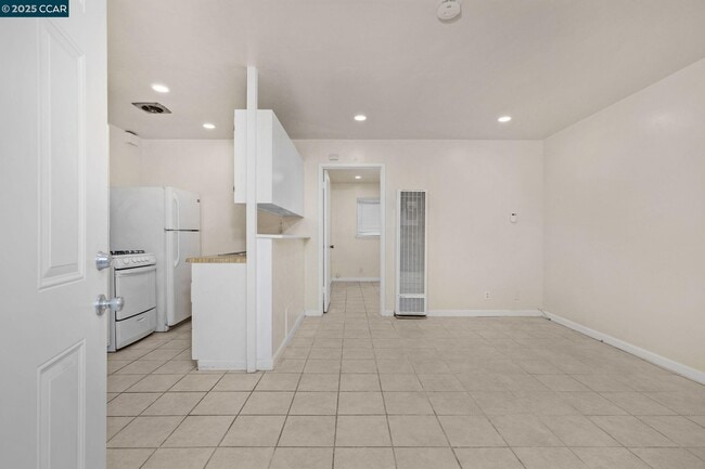 Photo - 1926 Alcatraz Ave Unit 2