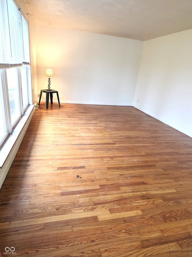 Photo - 10701 Broadway St