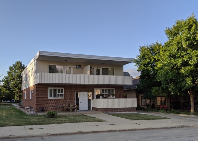 Building Photo - 304 1st Ave NW Unit 204