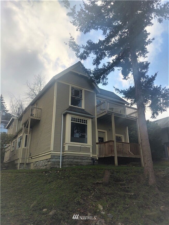 Building Photo - Cozy 3-Bedroom Home Near WWU – Pets Welcome! Unit # 3