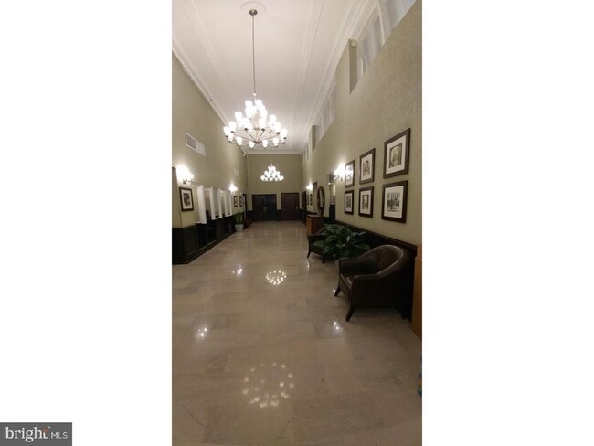 Building Photo - 1324 Locust St Unit 512