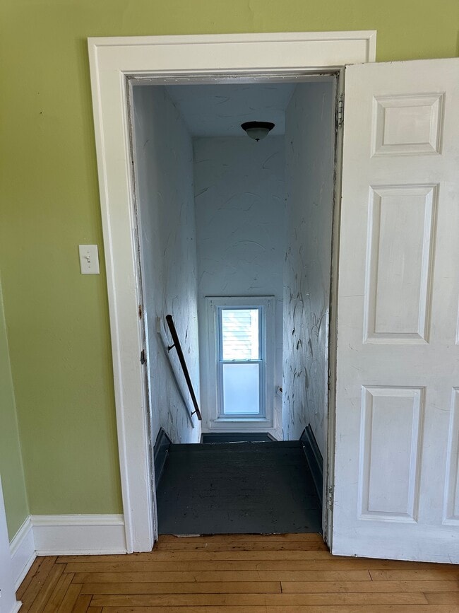 Front Hallway - 703 Clara Ave Unit 703