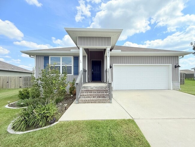 Beautiful 4 Bed/2 Bath Home With 2-Car Garage - Beautiful 4 Bed/2 Bath Home With 2-Car Garage