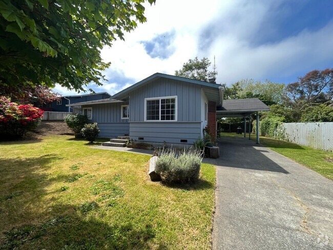 Building Photo - Sunny and Spacious 3/2 With Large Yard and... Rental