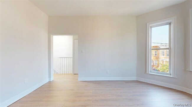 Photo - 549 Ashford St Unidad Second Floor