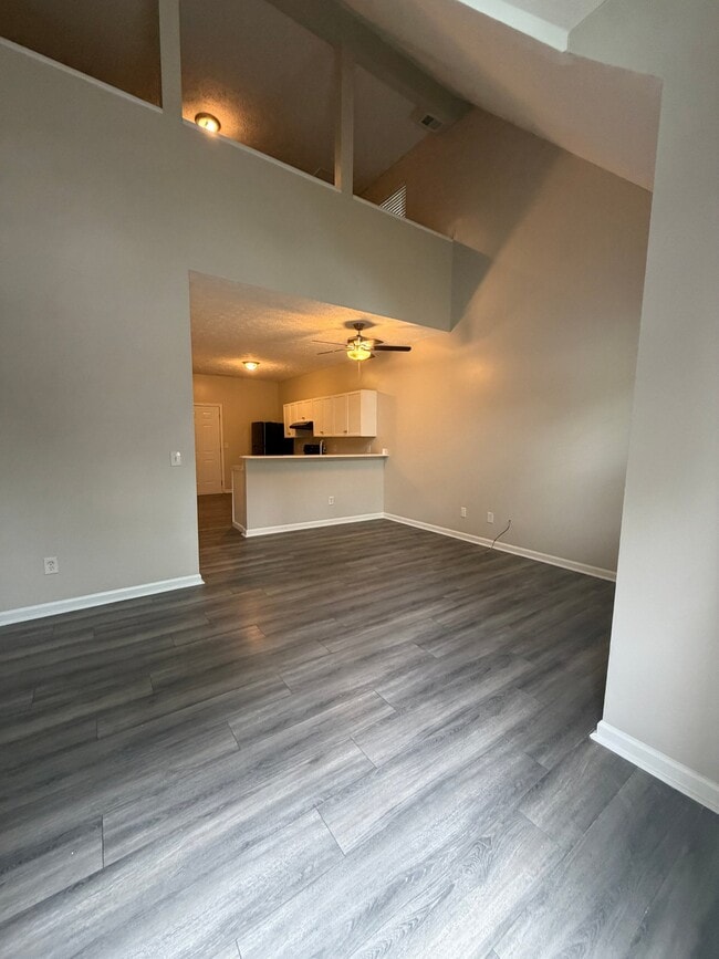 Photo - 347 Leafmore Rd SW Unit E