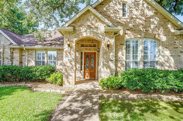 Photo - 704 Red Oak Ct