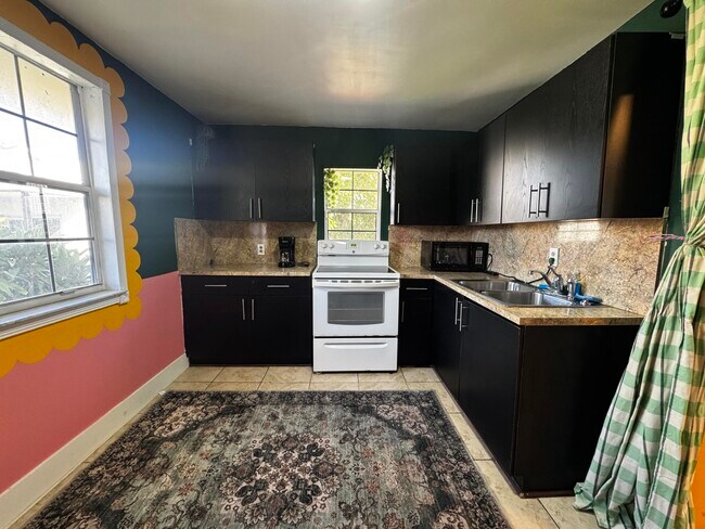 Photo - 423 SW 7th St