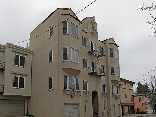 Building Photo - 2624 8th Ave