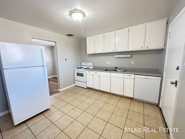 Photo - 2707 N Chestnut St Unit 3