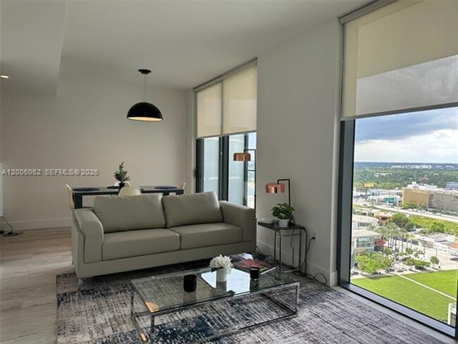 Photo - 121 NE 34th St Unidad 121 NE 34th St #1915