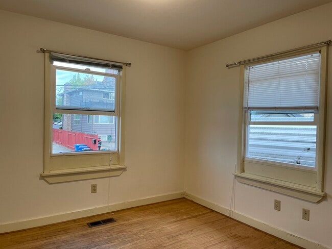 Photo - 5064 7th Ave NE