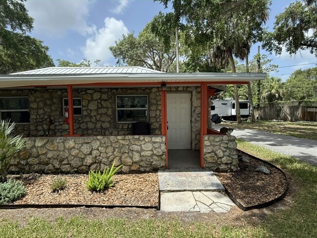 Building Photo - 14035 W River Rd Rental