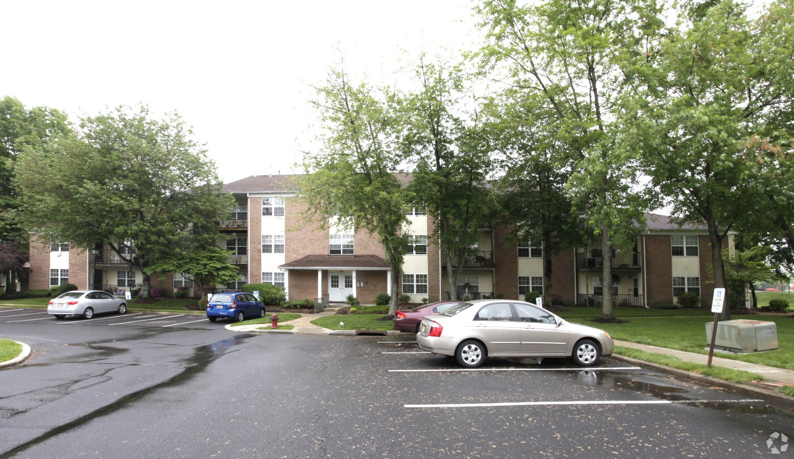 Briarwood Apartments - Briarwood Apartments