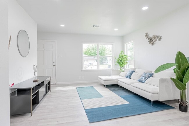 3607 Luca St