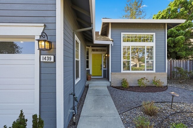 Photo - 1439 Gordon Dr