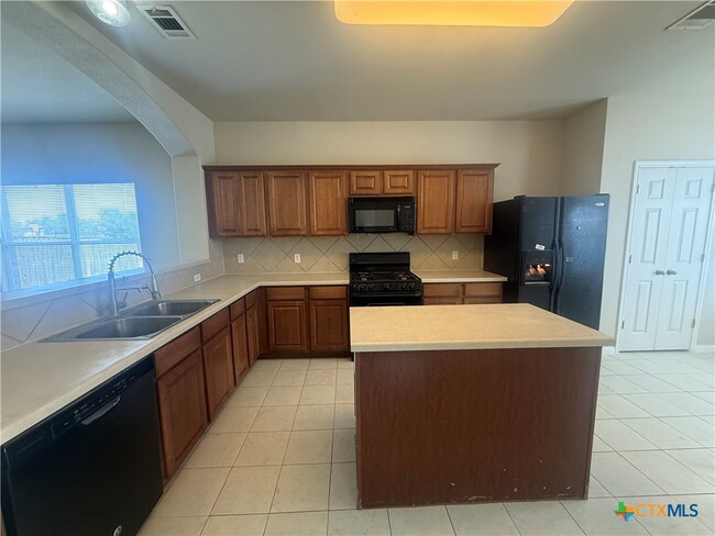 811 Shadow Creek Blvd