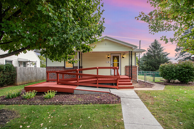 Side Entrance - 38 Lancaster Ave Unidad House