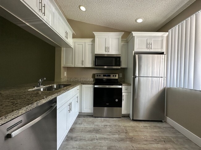 Building Photo - SPECIALS up to 3 MONTHS FOR FREE ON SELECT Unit 11585-B2 - Westmount