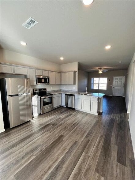 909 E Egret Rd