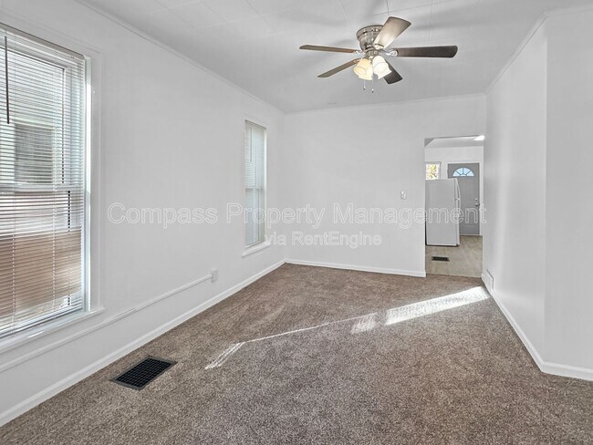 Photo - 619 Fulton St E