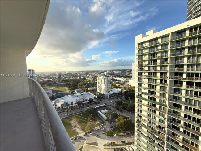 Building Photo - 1750 N Bayshore Dr Unit 3309