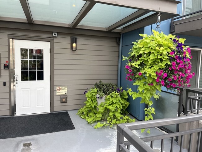 Photo - 1614 Summit Ave Unidad S #105