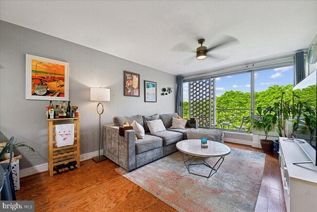 Building Photo - 800 4th St SW Unit N604