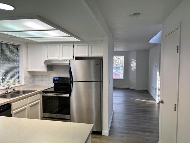 Photo - Large 2 Bed Duplex with Walk In Closets/Pr...
