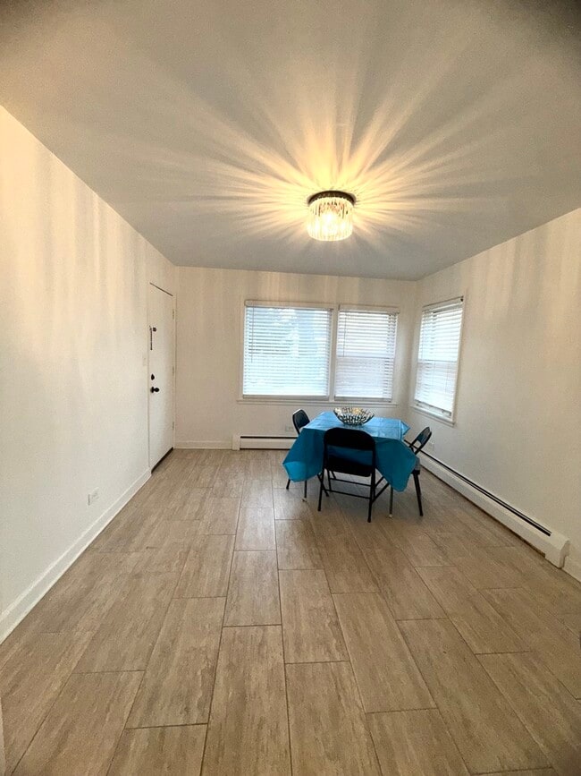 Photo - 2308 Oakton St