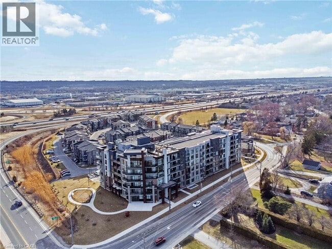 Photo - 600 N Service Rd Unité 116