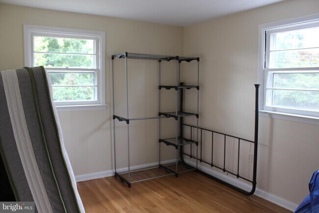 Photo - 936 N Main St