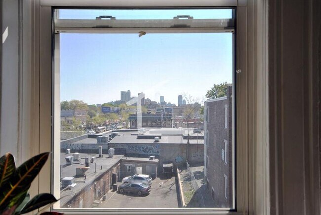 Photo - 5/1 Sunny top floor 2BR near Green Line, Harvard Ave