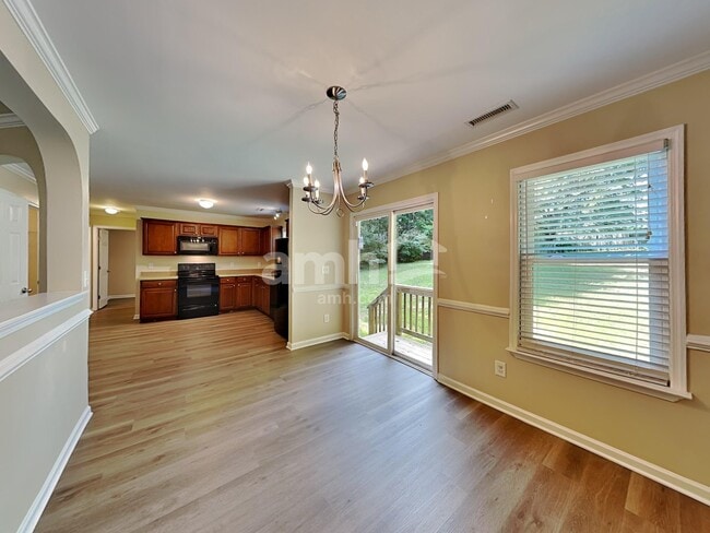 Photo - 111 Chadford Pl