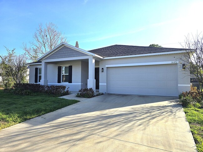 Building Photo - Stunning 4 bedroom, 2-bathroom home