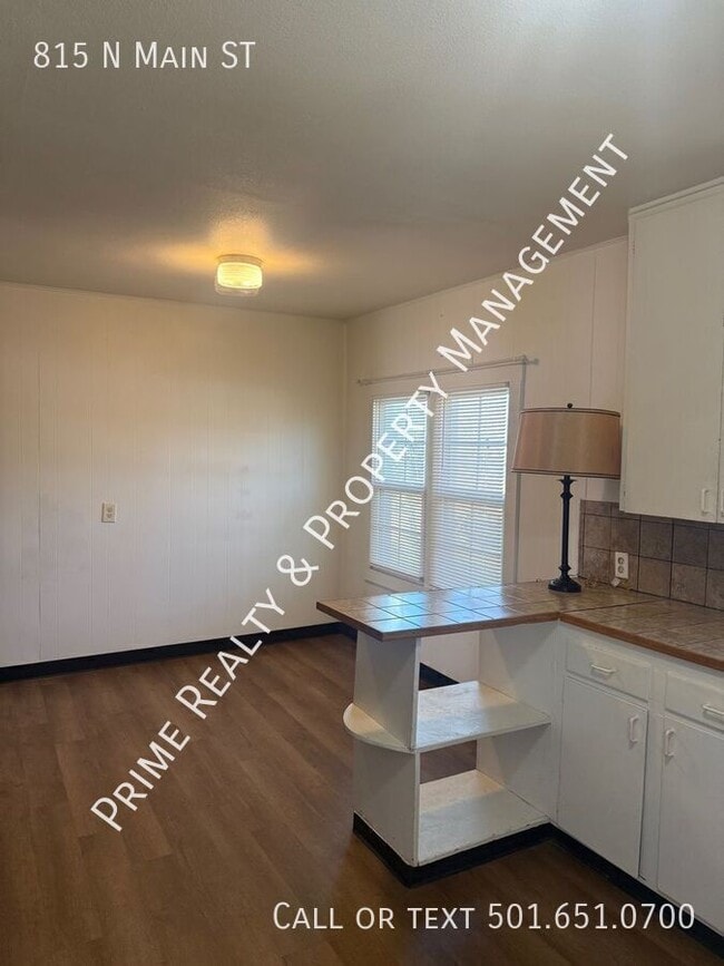 Photo - 815 N Main St