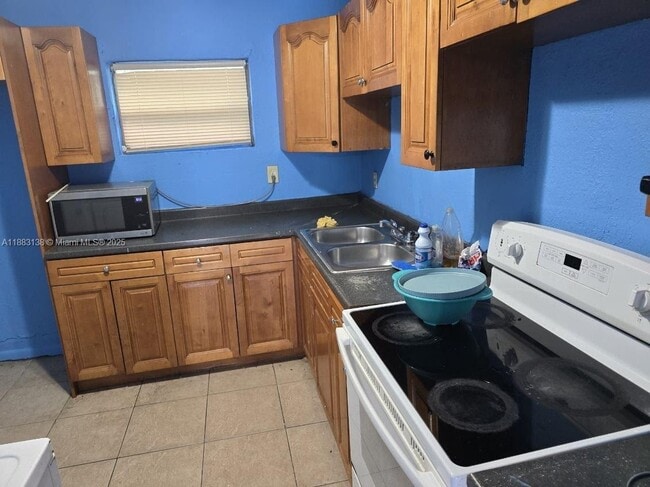 Photo - 2237 Simms St