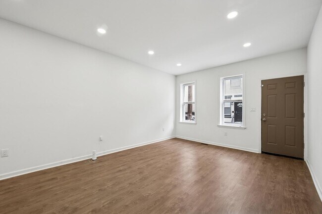 Photo - 2550 N Sartain St