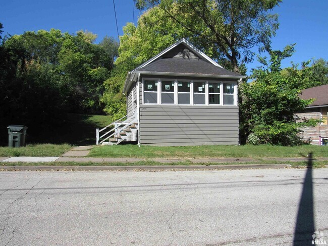 Building Photo - 1322 Spring St Rental