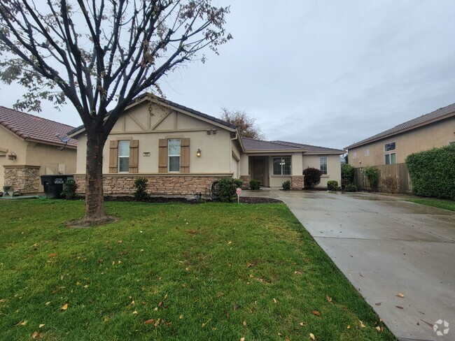 Building Photo - 3 Bedroom 2 Bathroom in SW Visalia! Rental