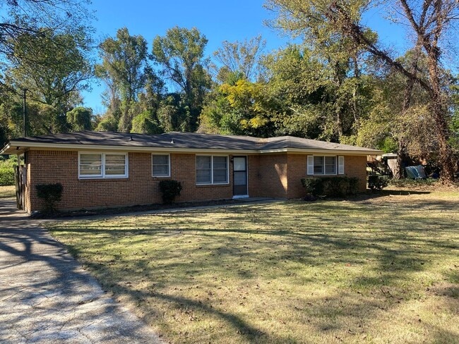 Building Photo - Completely Remodeled 3/2 in Prattville!