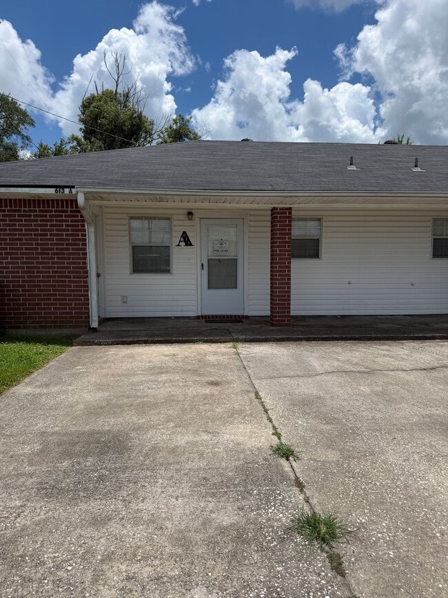 Building Photo - Kinney Street A & B Unit A