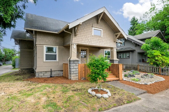 Photo - 561 Madison St