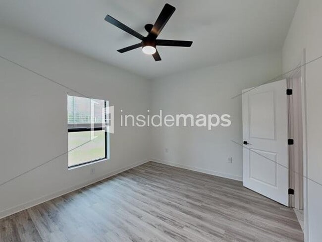 Photo - 1131 Abrams Blvd