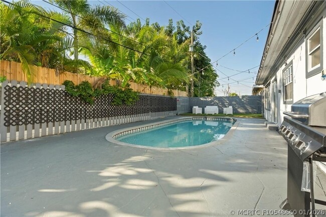 Photo - 19340 NE 19th Ave
