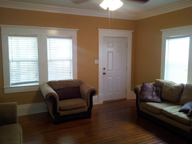 Photo - 311 W Mill St