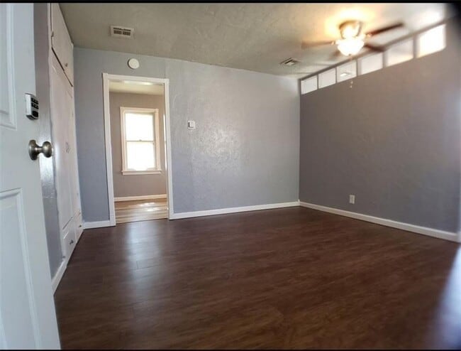 Building Photo - 1013 Elm Ave Unit C