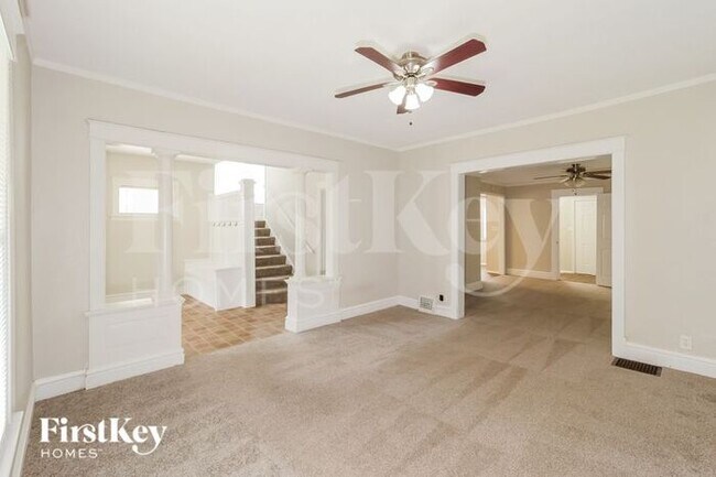 Photo - 401 E College St